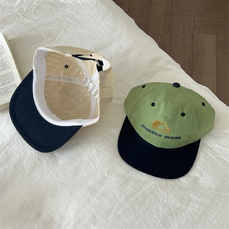 Koreańska moda Dopasowane kolorystycznie haftowane czapki z daszkiem dla mężczyzn i kobiet Wiosna i lato Retro Casual Flat Brim Hip-hop Hat