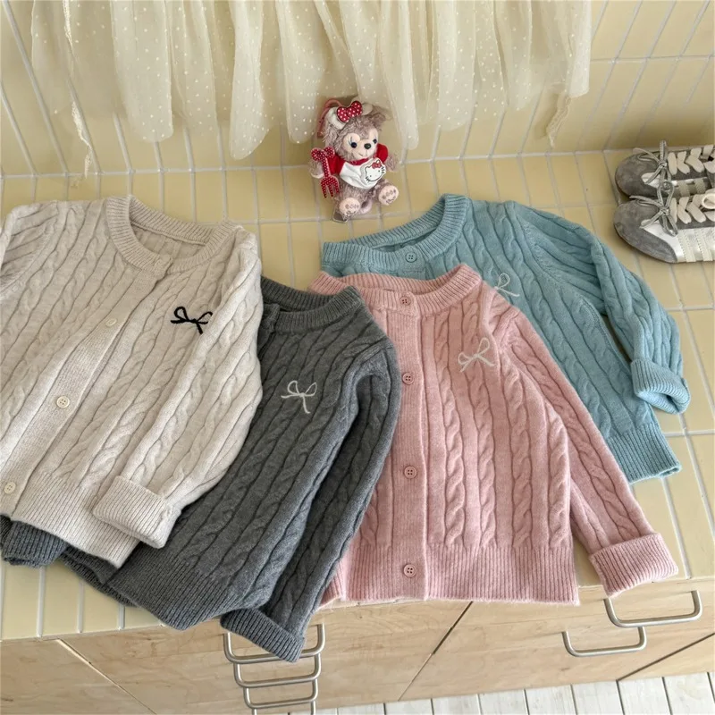 新しい子供のファッション女の赤ちゃん秋セーター冬女の赤ちゃん服無地秋ニットカーディガン春と秋