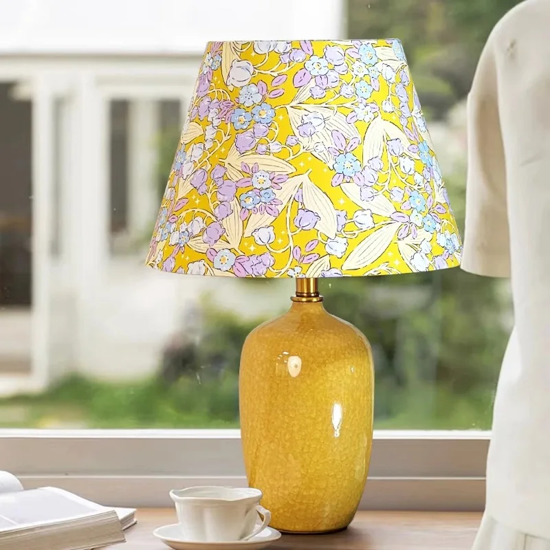 Factory Direct 2026 French floral cloth lily of the valley table lamp, new Chinese ceramic premium retro decorative bedroom beds