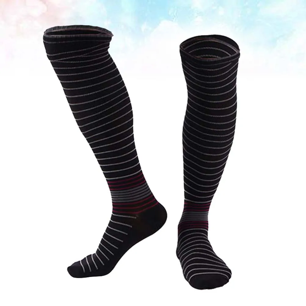 جوارب ضغط رياضية للرجال، مخططة للركبة باللون الأسود للجري والسفر، جوارب مرنة لتدفق الدم