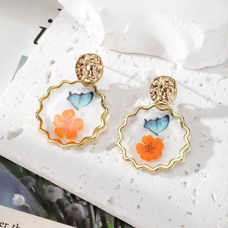 

Unique Pressed Flower Earrings With Butterflies Jewelry Statement Natural Flower Epoxy Resin Round Drop Earrings Wholesale 2024