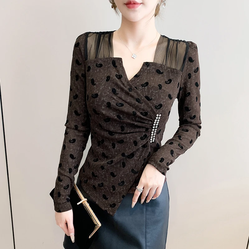 

2025, новинка, европейская, одежда, футболка, мода, сексуальная, с v-образным вырезом, блестящие, бриллианты, женские, топы, длинный рукав, лоскутное шитье, кружево, нерегулярные, футболки 510005