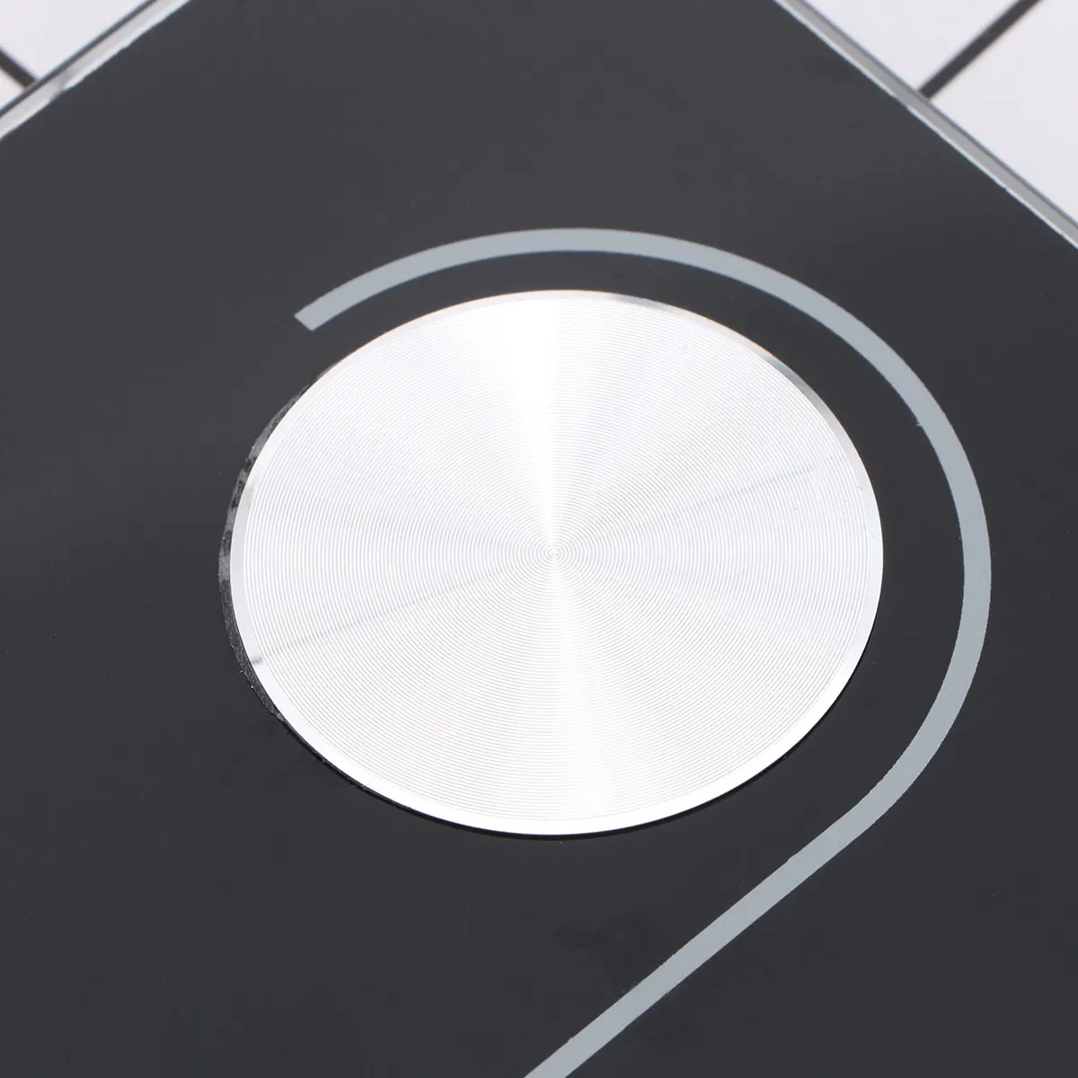 

Интеллектуальные весы для измерения жира в организме с платформой из закаленного стекла, LED-дисплеем, высокой точностью, функцией автоматического отключения и возможностью использования дома.