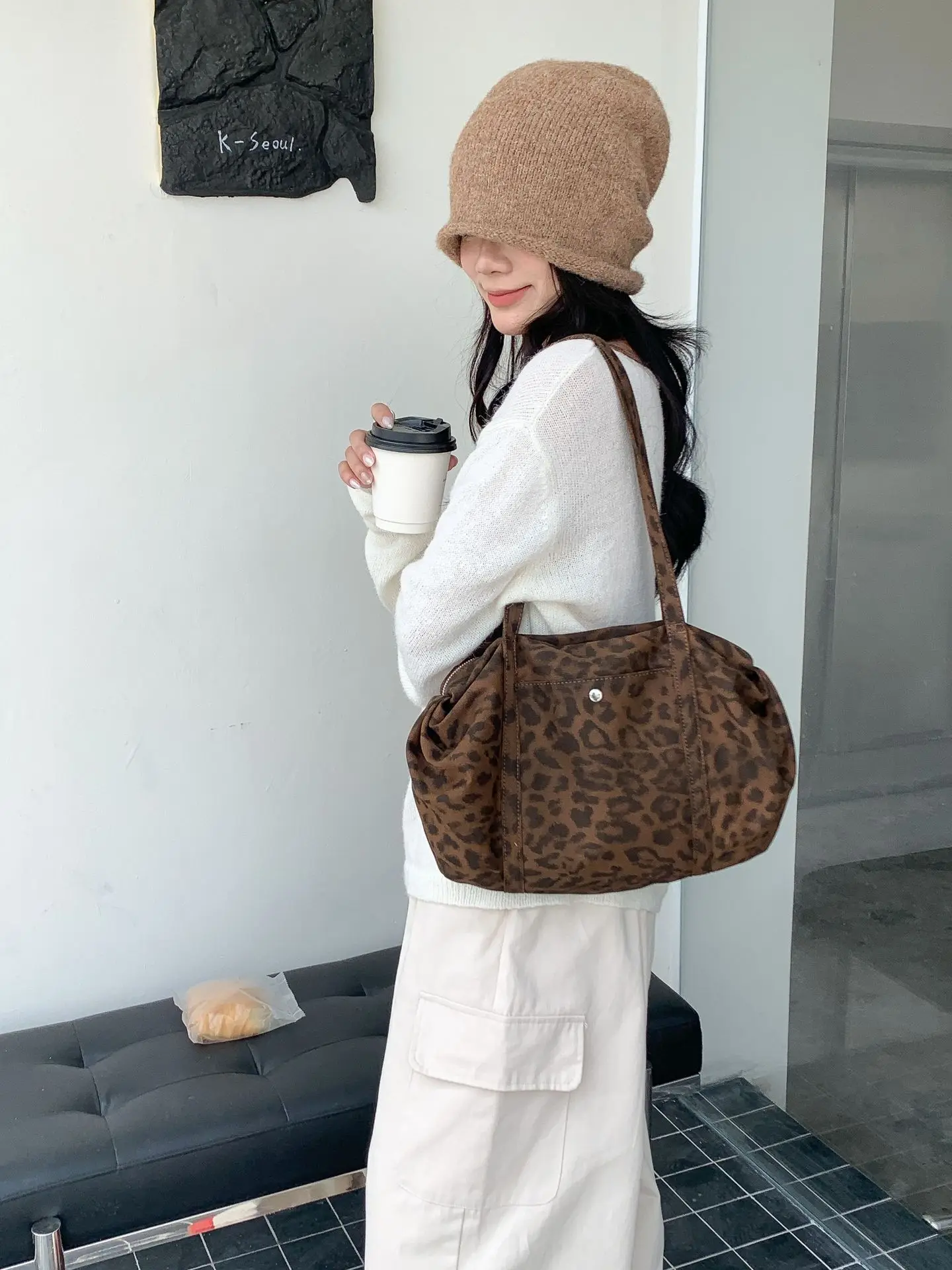 Wilde Leopardenmuster Nylon Umhängetasche Große Kapazität Multipocket Tote Bag Trendy Frauen Casual Geldbörse Guangzhou Hochwertige Tasche – Detail 1