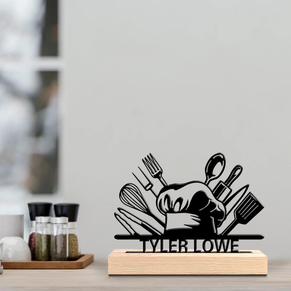 1pc New Design Personalized Custom Kitchenware Metal Statues Metal Art with Wooden Base Suitable for Office Bedroom Living Room