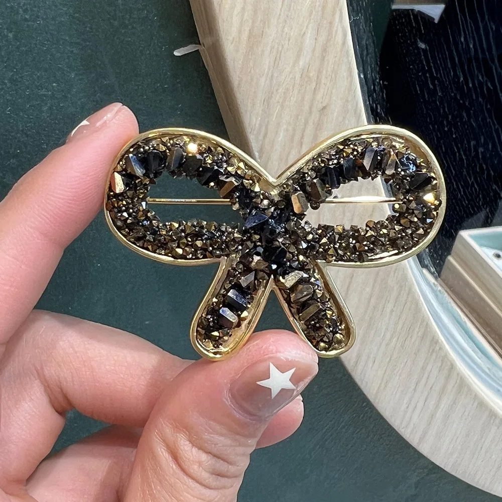French simple handmade diamond-encrusted bow exquisite niche design sense high-end clothing accessories brooch female versatile
