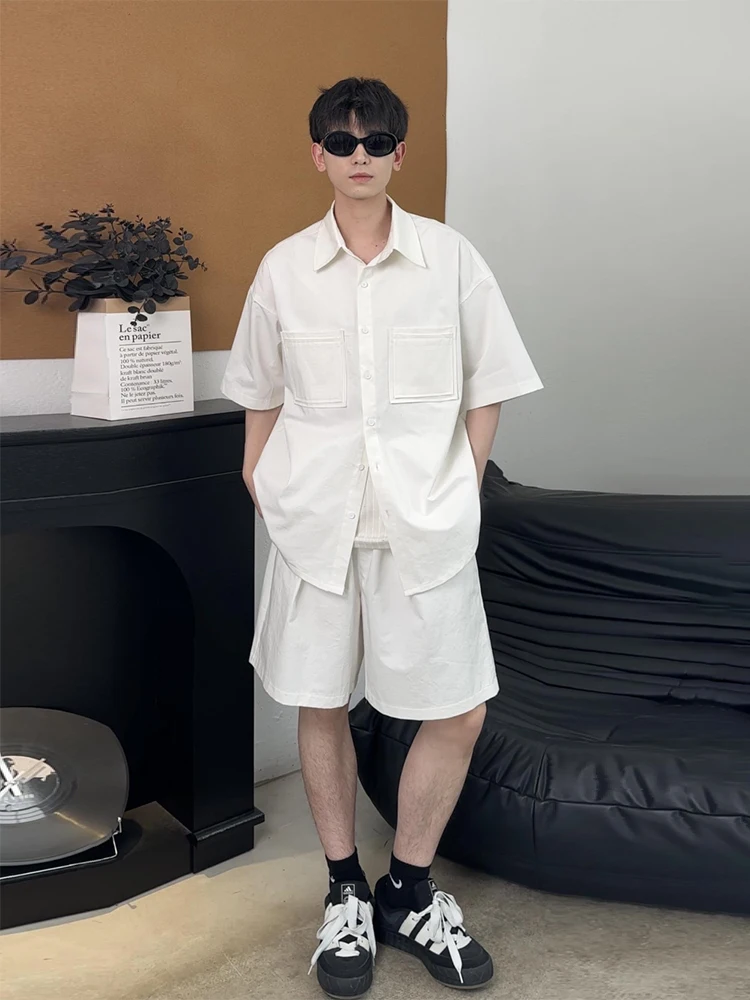 

Белый рабочий костюм: рубашка и шорты в корейском стиле для мужчин, летний комплект, премиум-класс, рукав 3/4, рубашка и шорты.