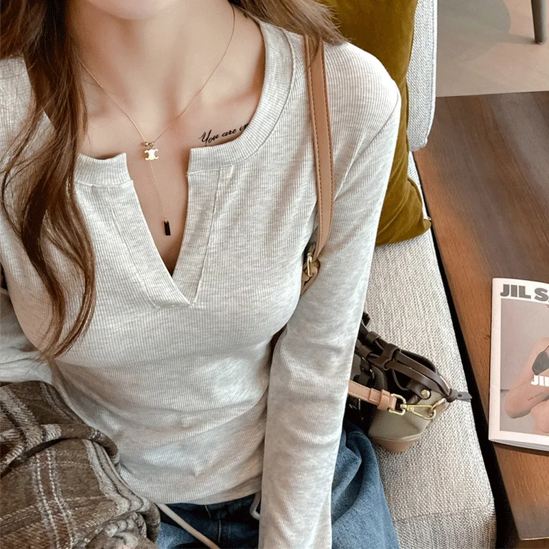 

Strict SelectionvCollar Shoulder Long SleevetWomen's Shirt Spring and Autumn, Solid Color,, Stylish Design, Can Be