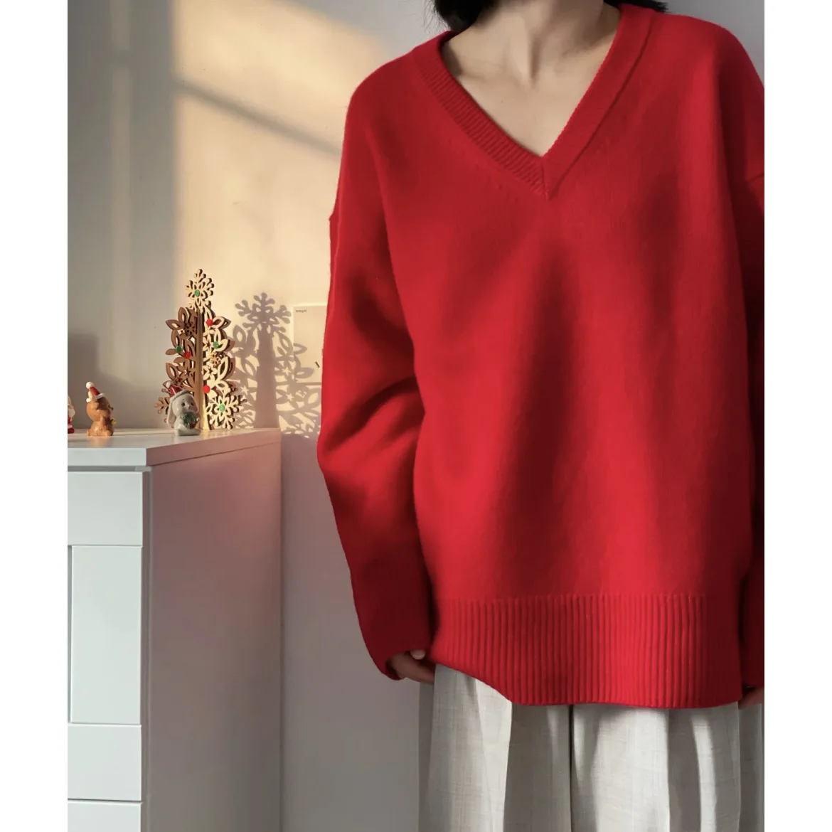 

Autumn and winter new New Year's red elegant wool blended long-sleeved sweater red V-neck knitted sweater women's 16A