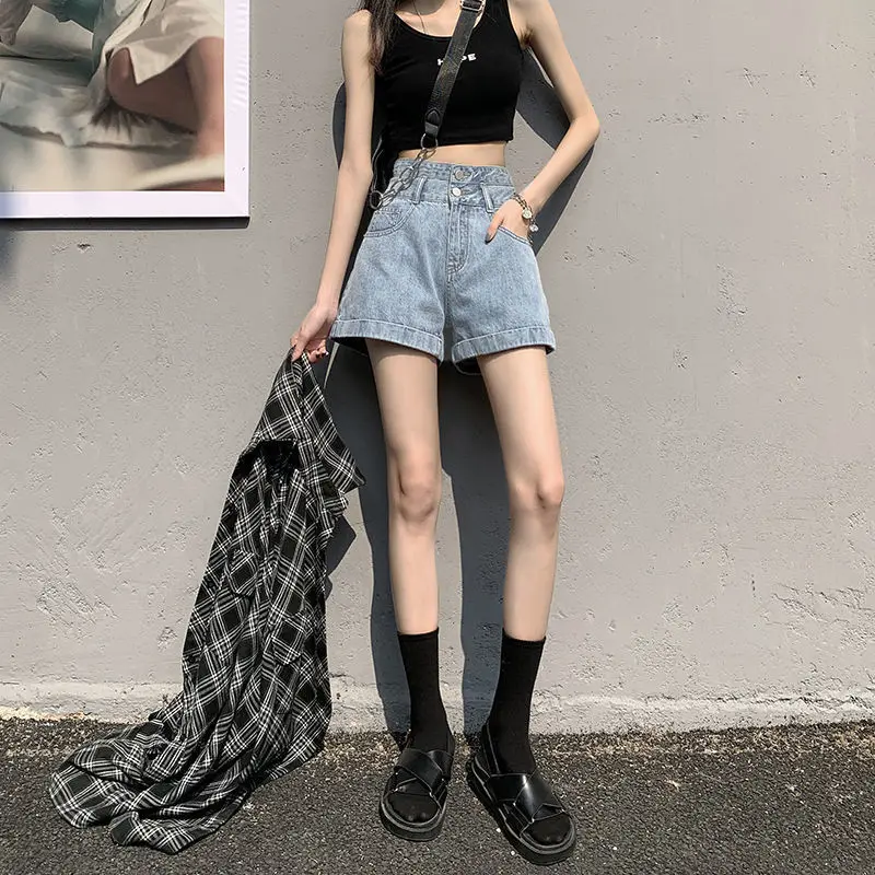 

Женские джинсовые шорты с высокой талией и облегающим кроем, новинка 2021 года, летний стиль, свободные широкие брюки, супермодные шорты с отворотами по низу.