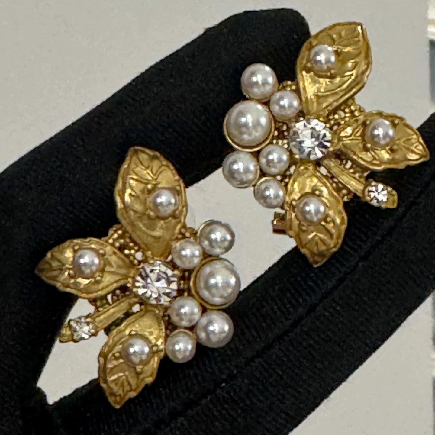 

Винтажные латунные золотые серьги с жемчугом и цветком, женские элегантные ювелирные изделия в стиле ретро