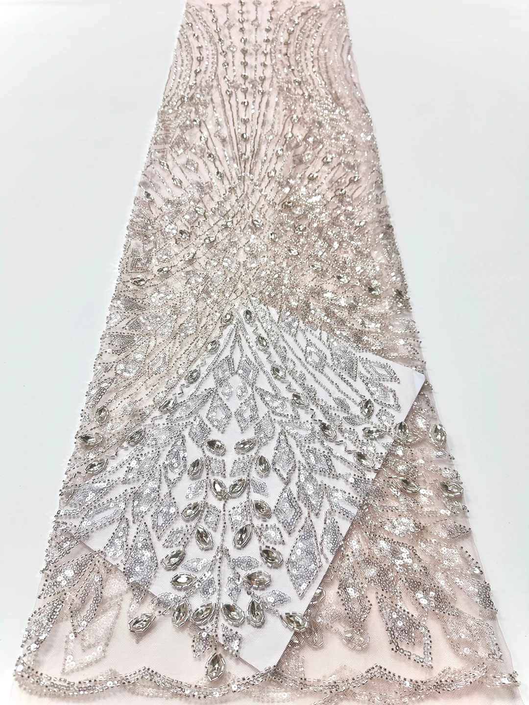 

Luxurious Nigerian African Beaded Lace Fabric High Quality African French Lace Fabric For Sewing Dress(Diamond Sparkle Style)