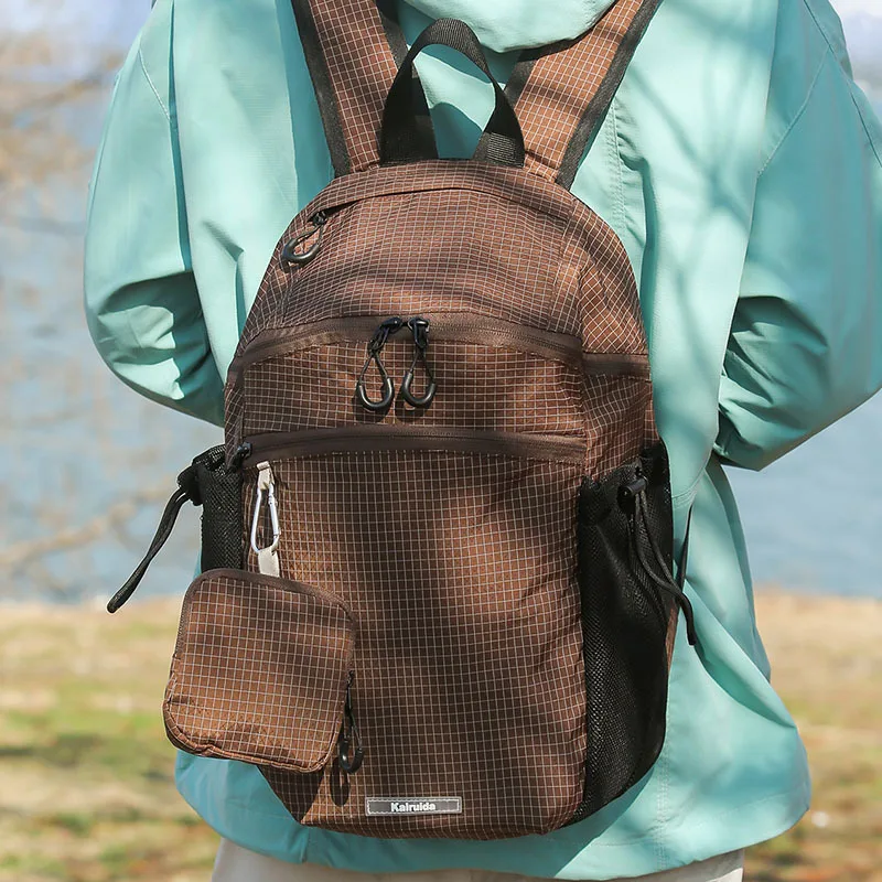 Ultra-light checkered backpack for women, nylon waterproof student schoolbag, commuting and travel computer bag