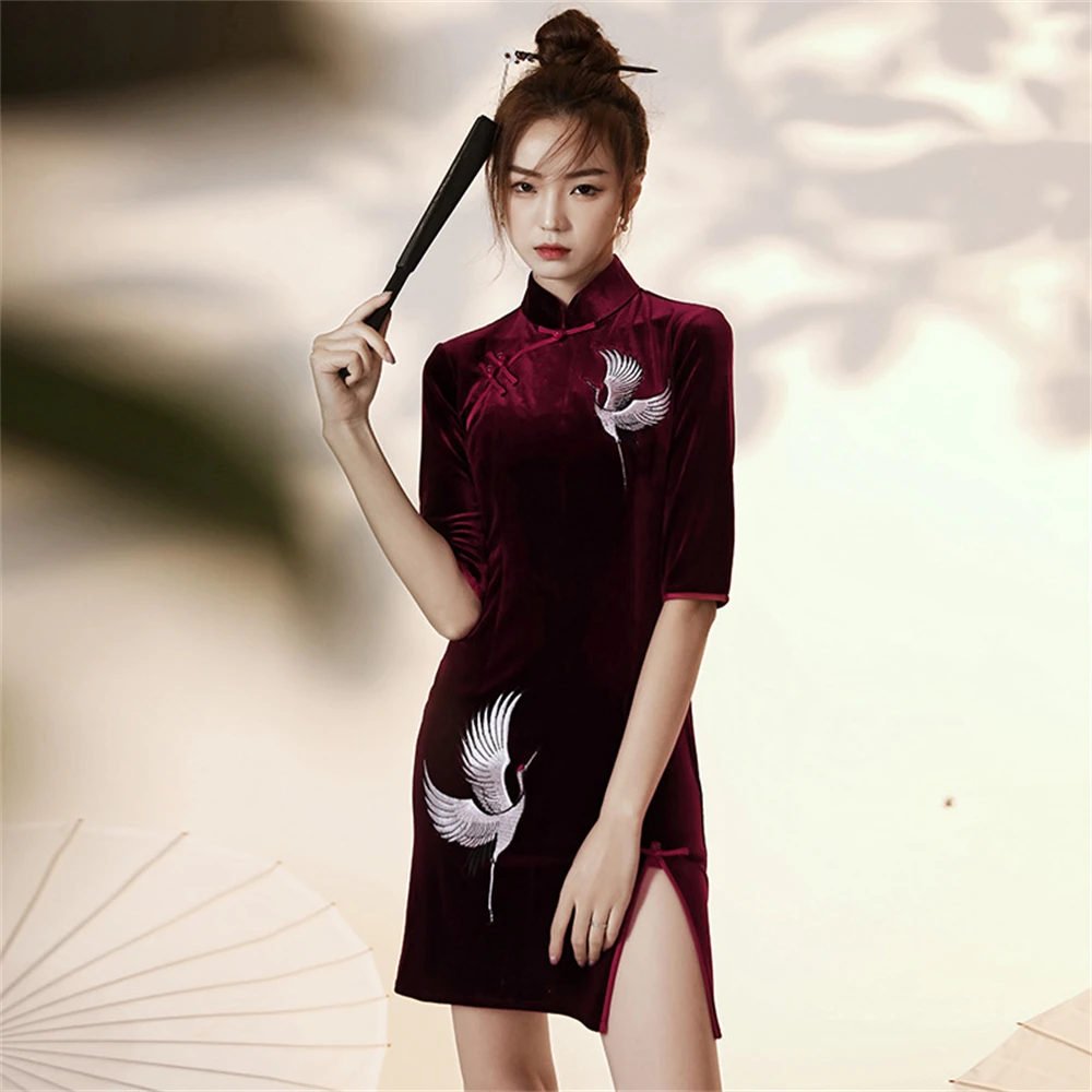 Ladies Improved Embroidery Cheongsam Dress Chinese Style Spring Autumn Young Girl Mid-sleeved Temperament Elegant Velvet Qipao