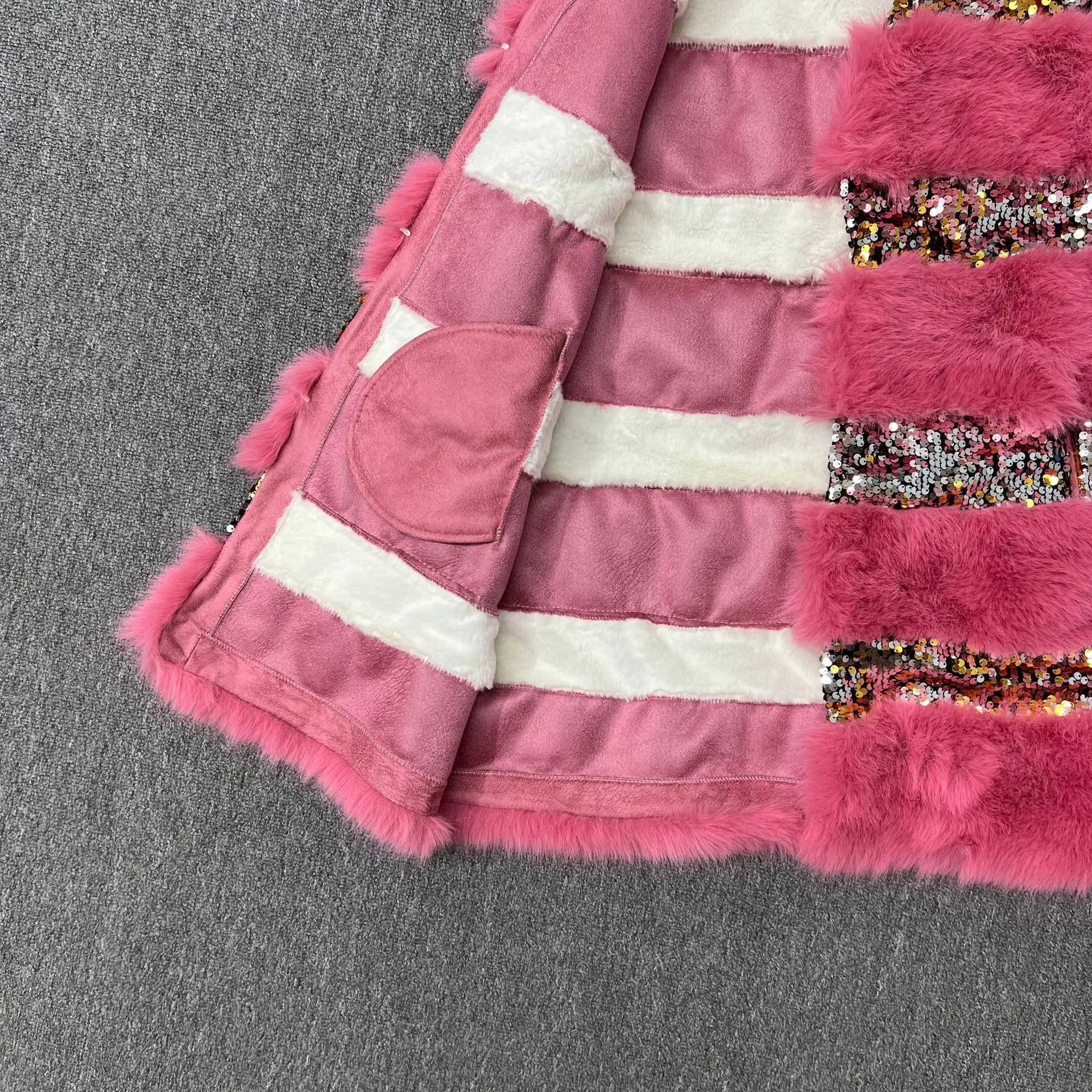 เสื้อกั๊กขนเฟอร์เทียมแบบยาวปานกลางสำหรับผู้หญิง ฤดูหนาว 2025 แฟชั่นใหม่ ประดับเลื่อม สวยสง่า กระชับสัดส่วน อุ่นสบาย