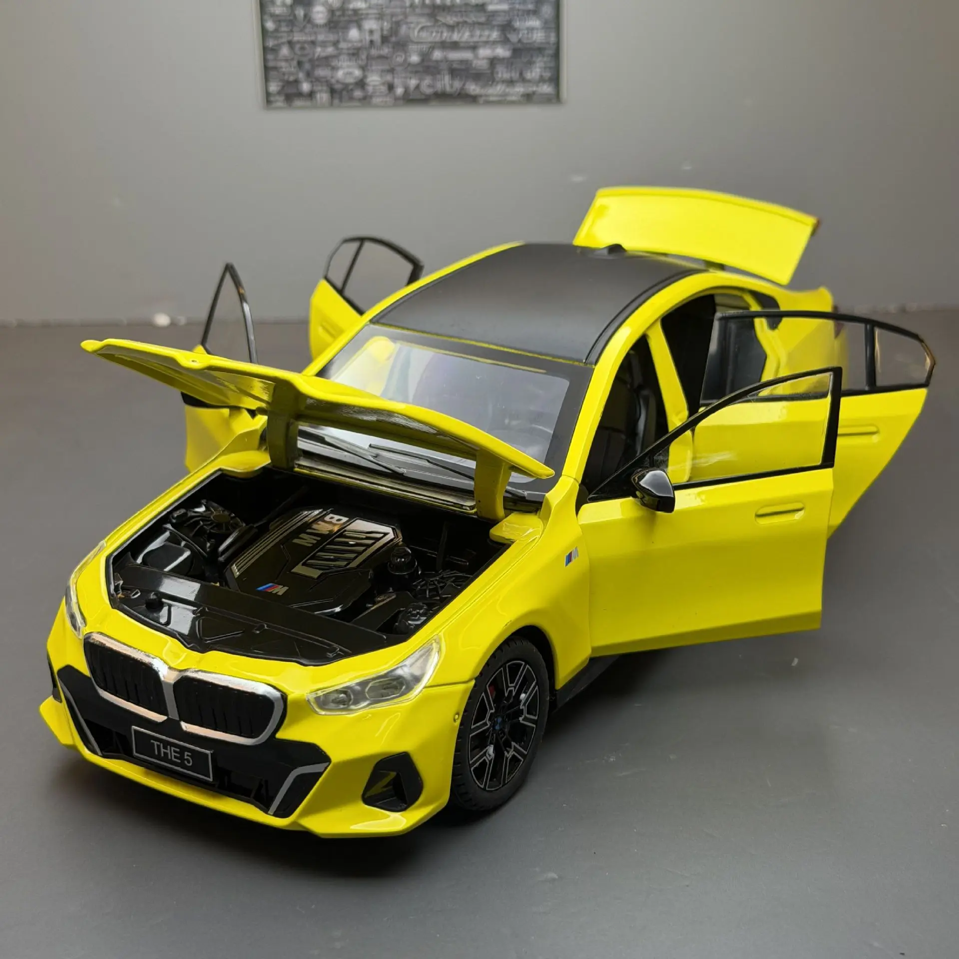 

1:24 530Li, 5 роскошных седанов, литая под давлением модель автомобиля из сплава, звуковые и световые детские игрушки, подарки на день рождения для маленького мальчика