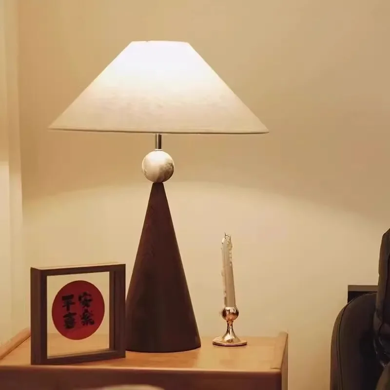 Japanese retro simple desk lamp, bed and breakfast, living room, desktop hotel ornament, ambient light, high-end decorative