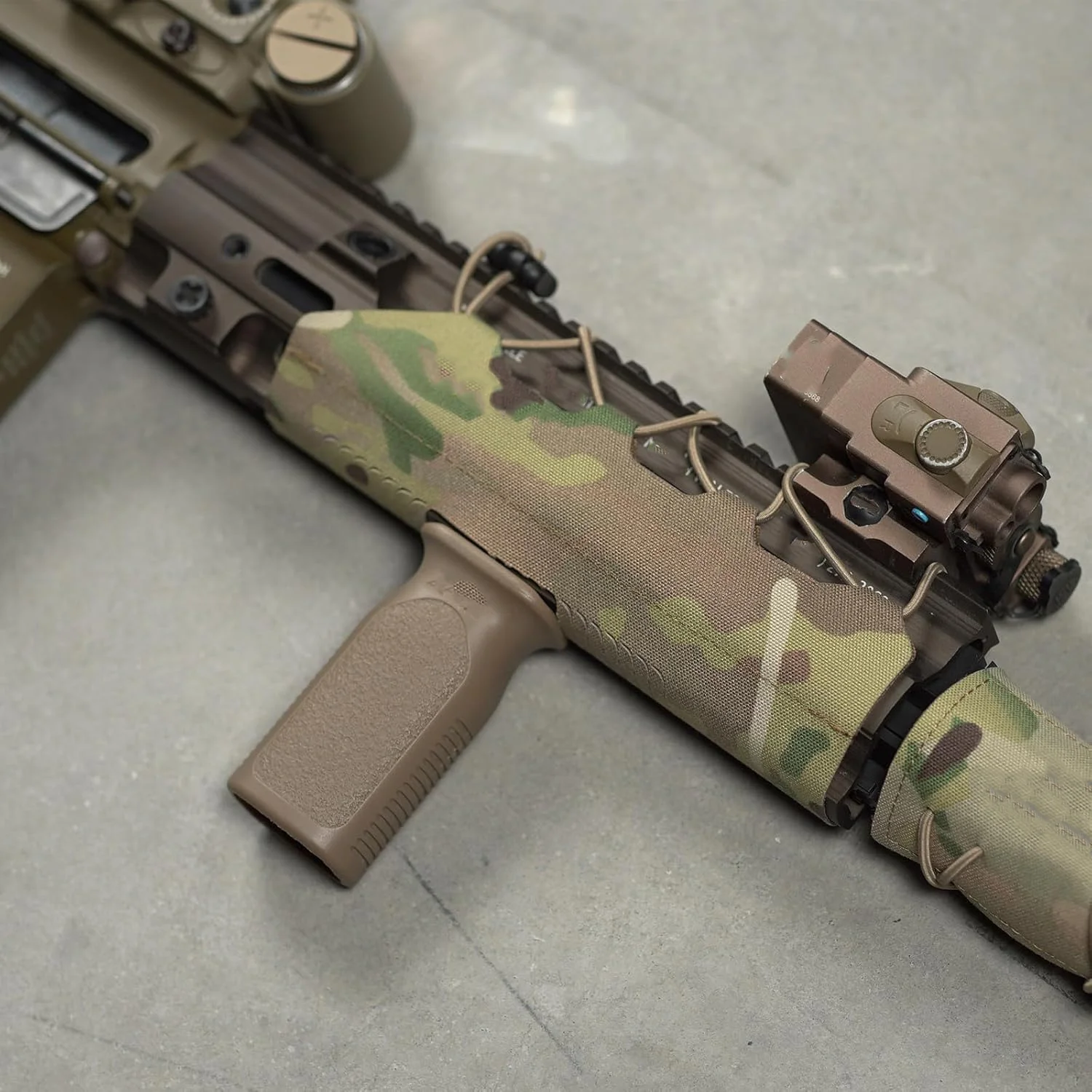 

Heavy-Duty 500D Nylon Tactical Rail Guard & Rail Protector for AK/AR-15/AR-10 Rifle Heat Shield Hand Wrap Compatible Rail System