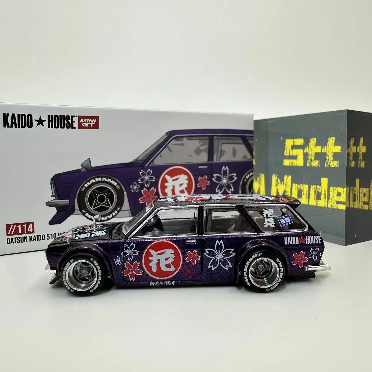Kaido House x MINI GT 1:64 Datsun KAIDO 510 Wagon Hanami V3 Diecast Model Car