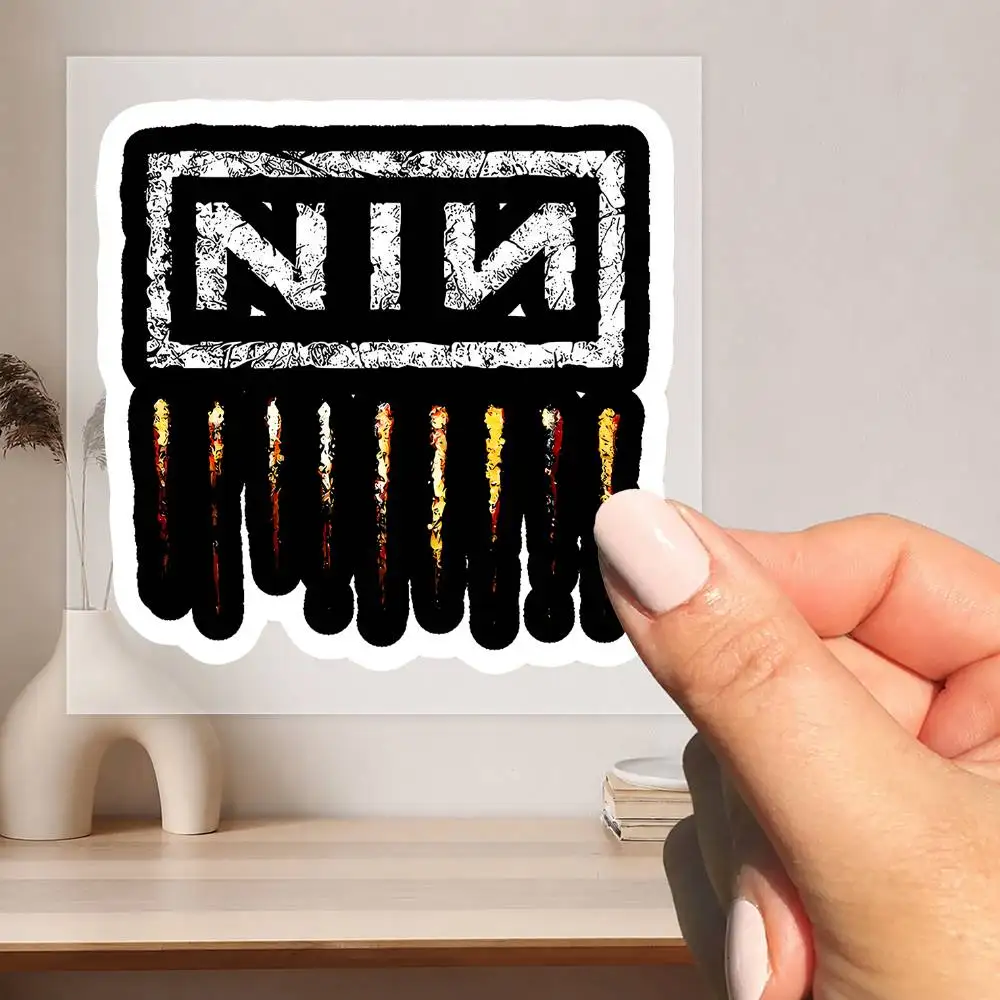 Nine Inch Nails Distressed Logo Wasserfeste Aufkleber zur Dekoration von Autofenstern, Motorrädern und Computern.