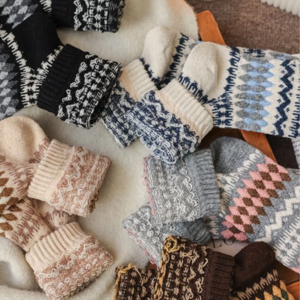 

2 Pair Women's Winter Thick Keep Warm Wool Socks Vintage Harajuku Style Daily Floor Socks Long Middle Tube