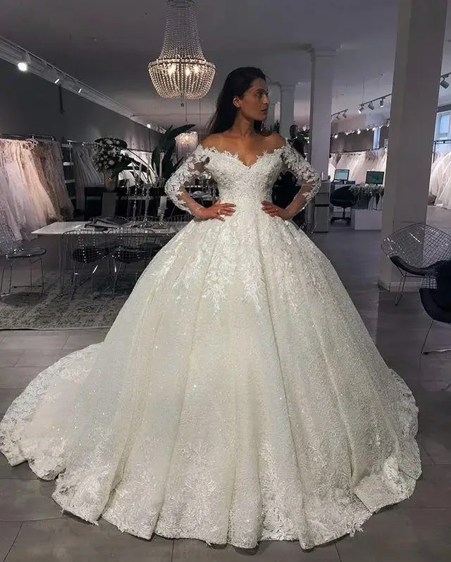 Customized New Vintage Off The Shoulder Dressed Sleeve With Low Neckline Applique Drapted Castle Wedding Gown