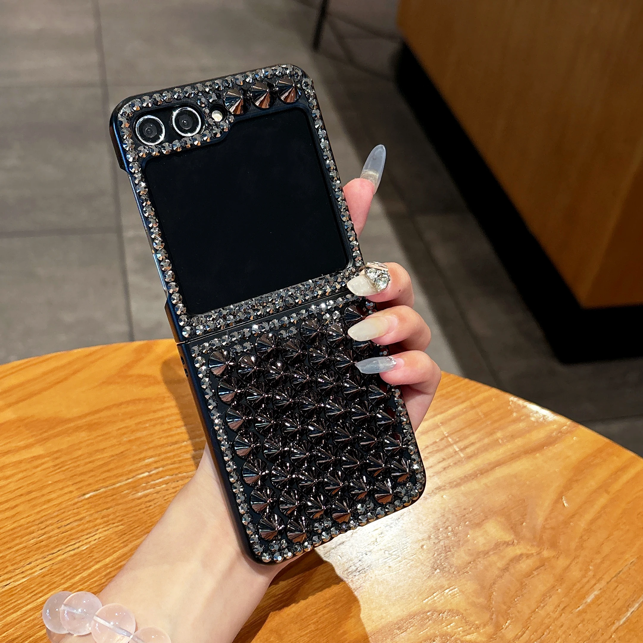 

Fashion Full Metal Punk Spikes Studs Rivet Black Diamond Case Cover For Samsung Galaxy Z Flip Fold 7 6 5 4 3 5G