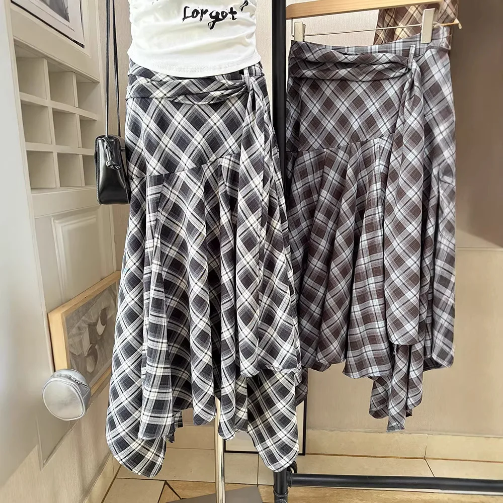 Fashionable Midi Plaid Skirt for Women Summer Small Checkered Vintage Half-length Skirt Black White Umbrella Skirt Design Sense