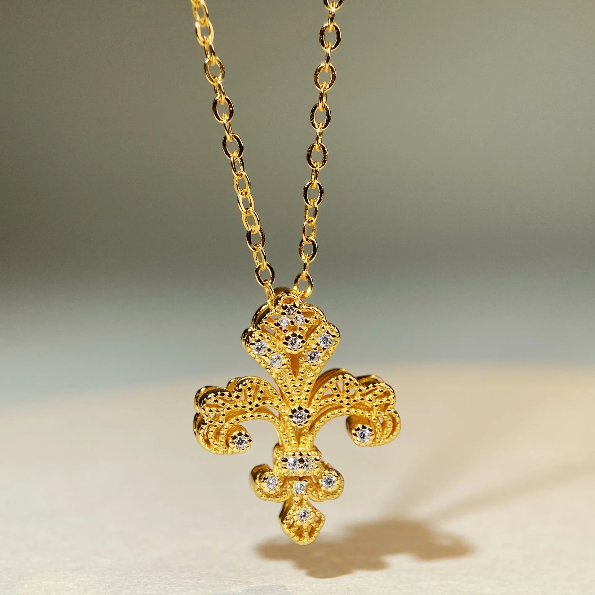 ShinyGold Luxury 100% Real 18k Gold Women's Double-sided Iris Hollow Necklace Stud Earrings Suit