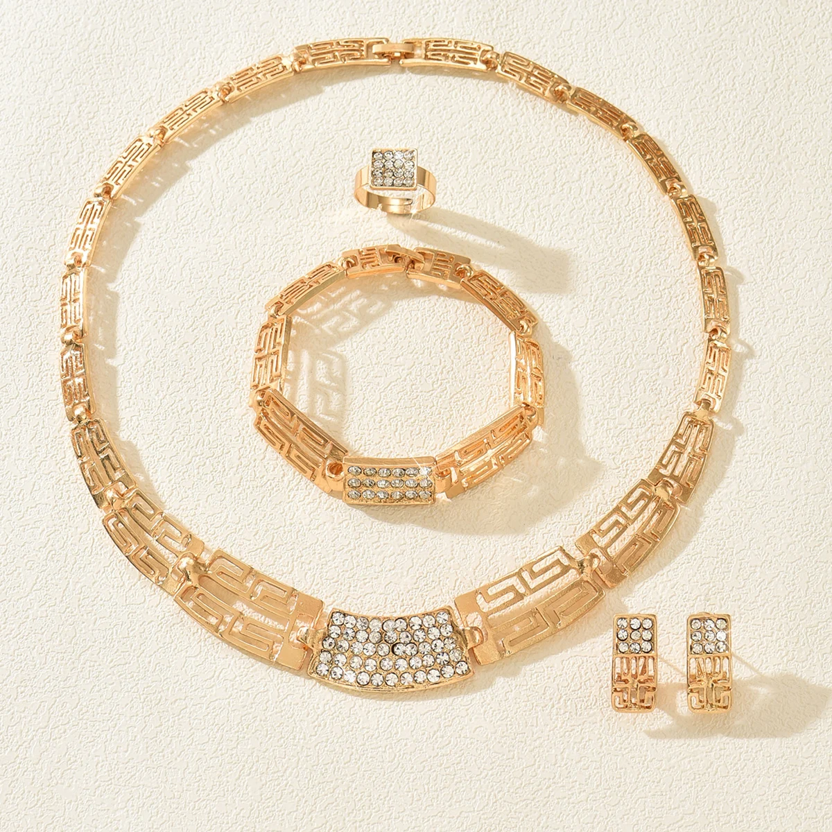 Griechisches Schlüssel-Set mit Diamant-Halskette, Armband, Ring, Ohrring, Komplettes Accessoire-Set, Bankett, Ball, Partykleid, Accessoires – Detail 4