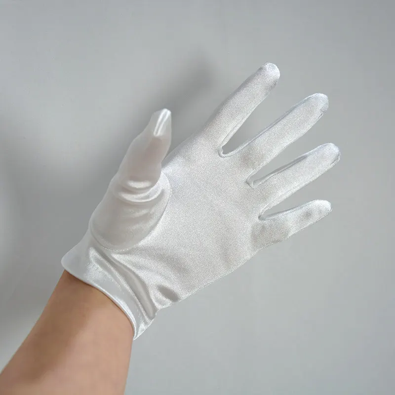 22 cm lange, dehnbare Satin-Seidenhandschuhe, kurze Abendhandschuhe für Damen, Hochzeits-Armstulpen, elegante Brautaccessoires in Off-White, Kleidung. – Detail 3