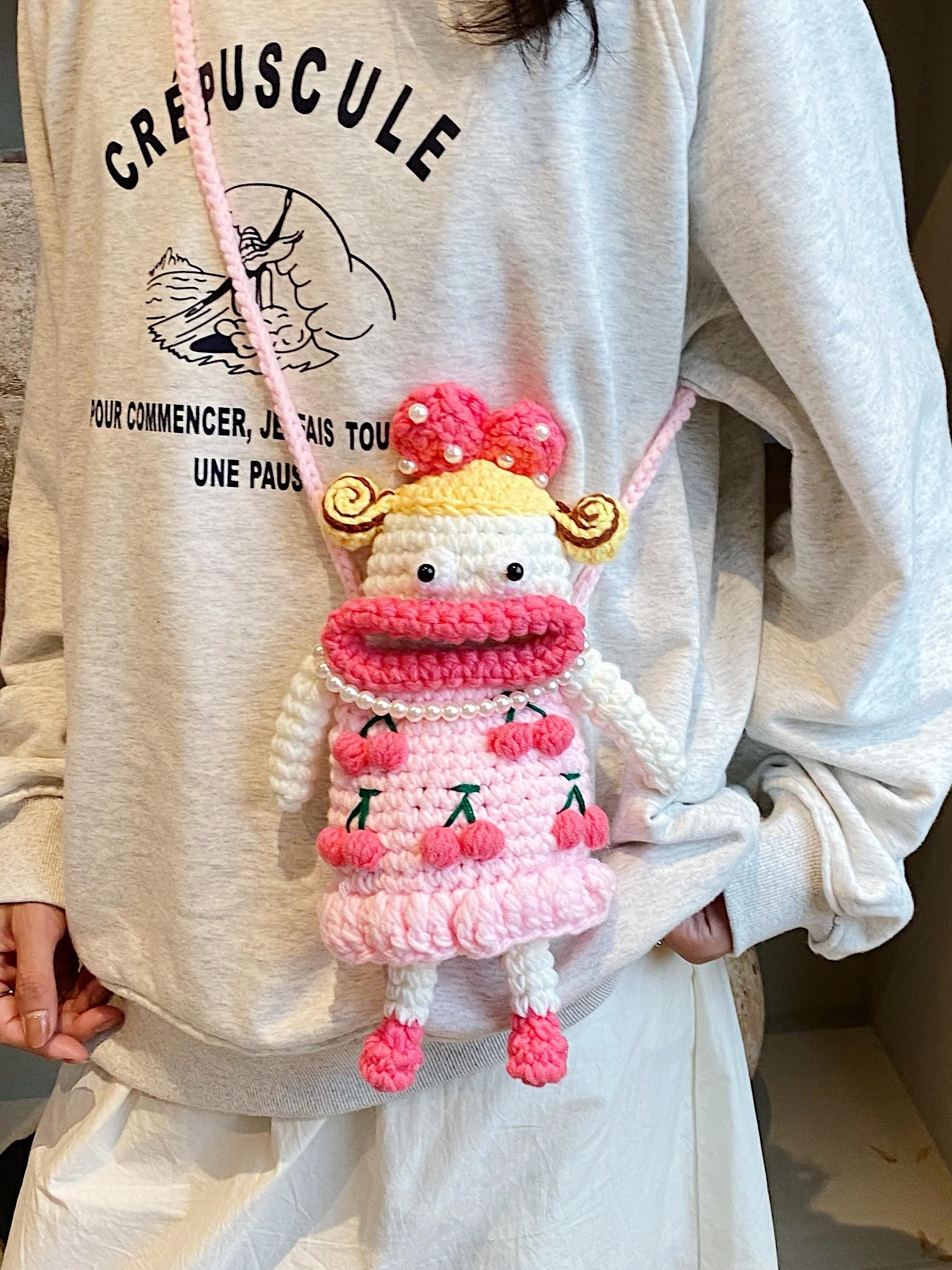 

Quirky Crocheted So Phone Bag Cute Cherry Curly Hair Sister Crossbody Bag Open Sle Cartoon Pattern Youthful Ladies Bag