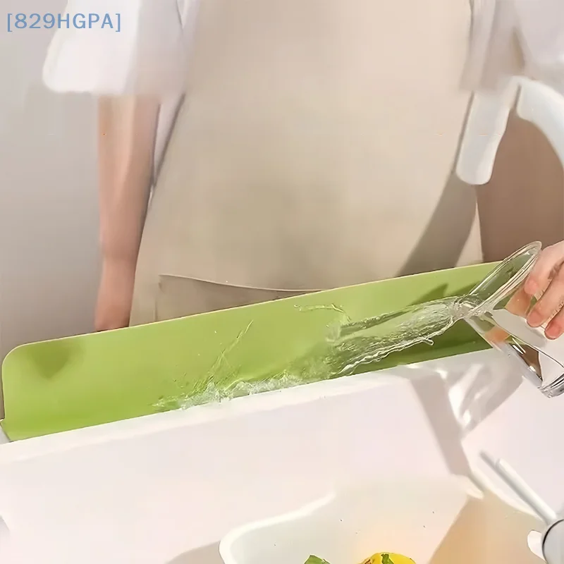 

1Pc Silicone Sink Splash Guard With Suction Cup Anti-Splash Barrier For Kitchen Basin Waterproof Splatter Stopper Board