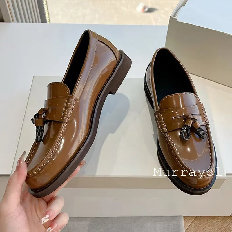 Новинка 2025, женские лоферы на плоской подошве с круглым носком и кисточками, однотонные туфли на плоской подошве из натуральной кожи, весенне-осенние туфли-лодочки