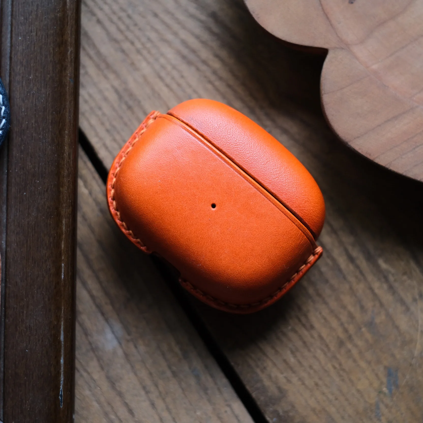 B&W pi8 pi6 earphone Handmade Genuine leather protective case free alphanumeric printing