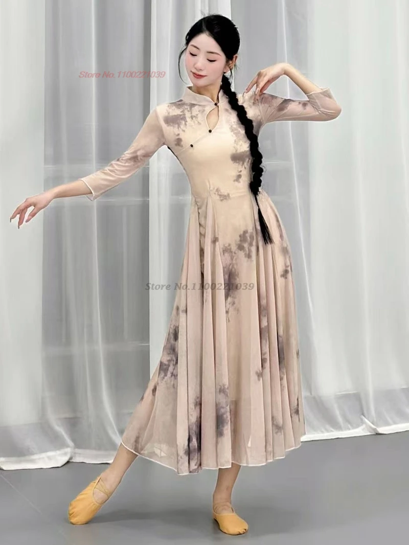2025年中国民族舞踊衣装 花柄プリント メッシュ旗袍 チャイナドレス 伝統舞踊練習用 ステージパフォーマンス衣装