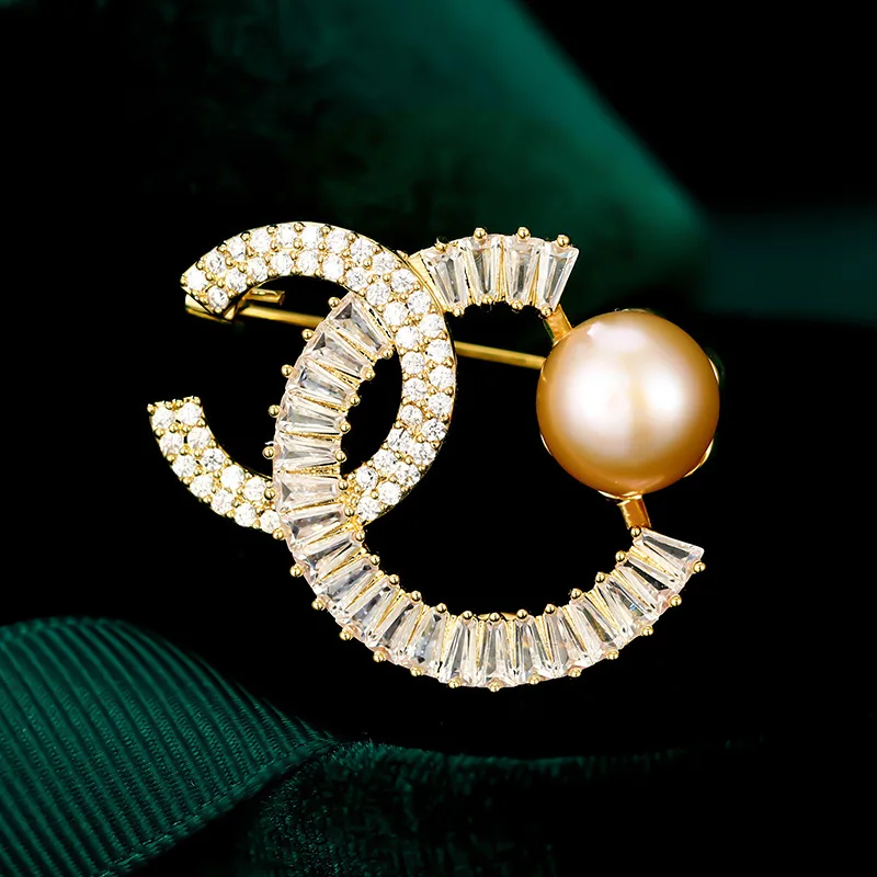 

Small Fragrance Double C Zircon Copper Micro Inlaid Brooch High-grade Freshwater Pearl Fashion Simple Clothing Accessories