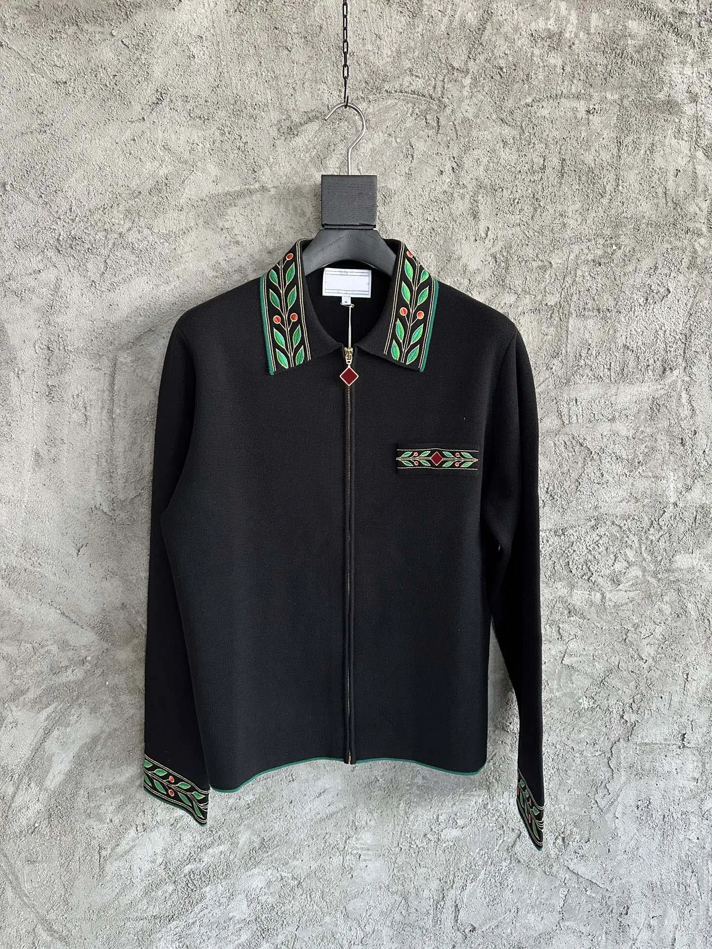 

2025 Top Quality Casionblank Limited Edition Leaf Embroidered Men Wool Coat Customized Pure Wool Fabric Knitted Jacket Set