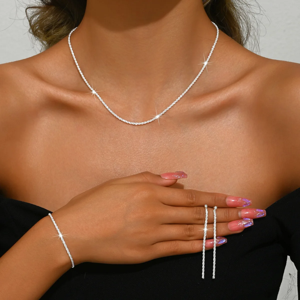 1 Set of Jewelry Includes (1 Pair of Earrings + 1 Necklace + 1 Bracelet) Sparkling Single-Layer Necklace for Women, Light Luxury Niche Design, Starry Three-Piece Set, Clavicle Chain, Plain Chain, Silver Bare Chain, Neck Chain, Perfect for Brides' Weddings, Banquets, Parties, Fashionable Women's Clothing, Evening Decorations, Exquisite Birthday Gifts
