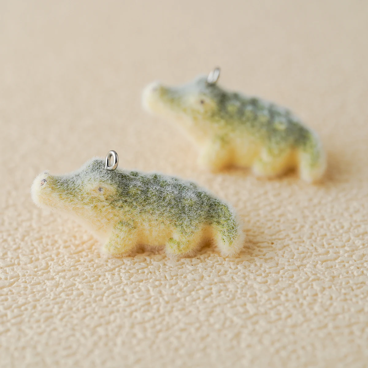 

2pcs Crocodile Charms Cute Cartoon Reptile Flocking Resin Pendant for make DIY Jewelry Bag Keychain Accessories Material