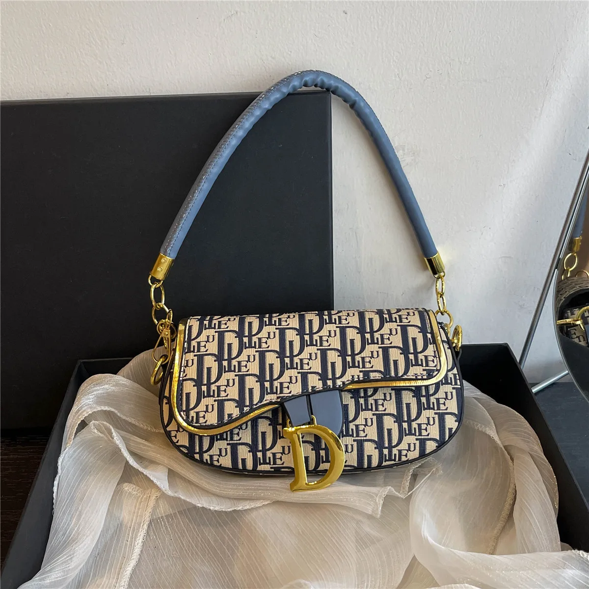 

2025 New Women's Saddle Bag Luxury Letter Design Underarm Shoulder Crossbody Bag Elegant Vintage Chic Versatile Purse for Daily