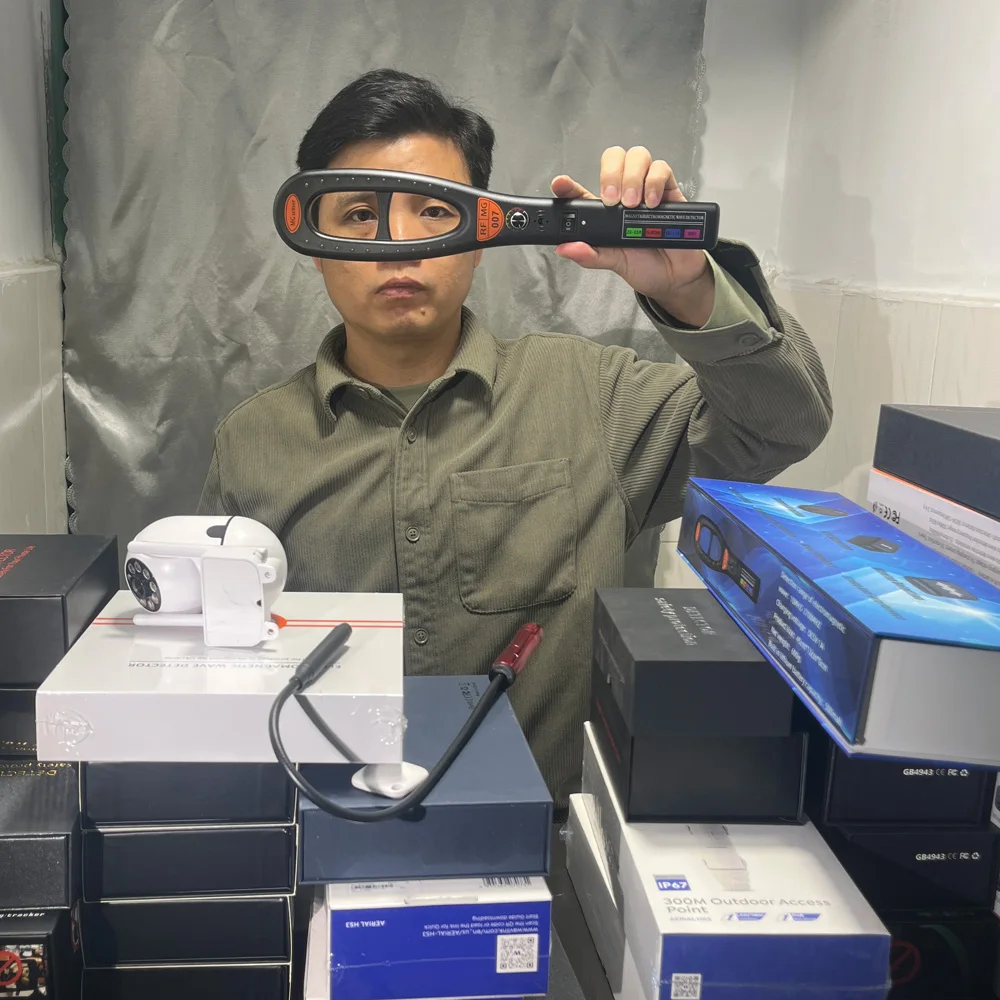 

HK-809 Pro Bug & Camera Finder - Magnetic Field and RF Signal Detector with Adjustable Sensitivity, for Hotel, Office, Car