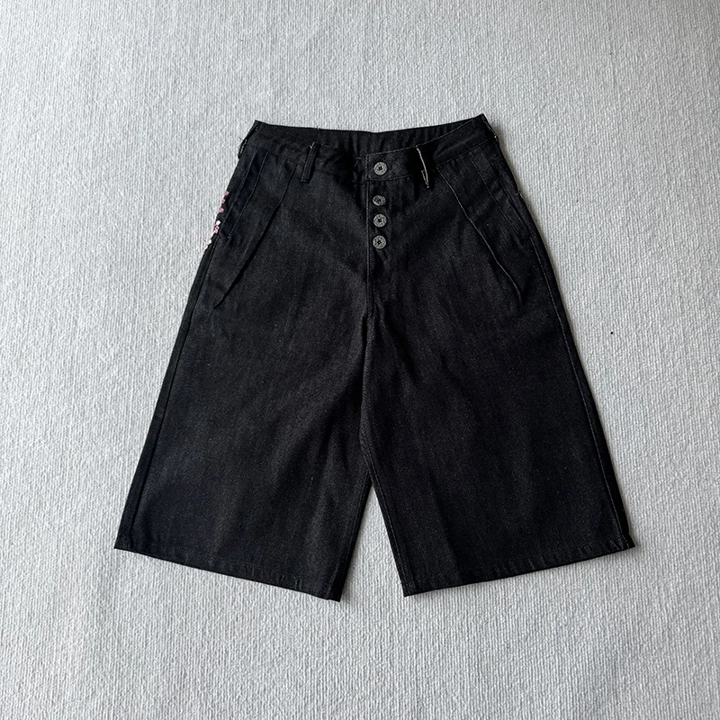 2026 New DERSCHUTZE Streetwear Knee Length Bottoms Men Traditional Plum Embroidery Multi Button Black Shorts view 2
