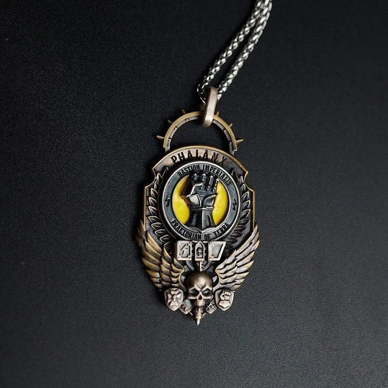 

The Hammer of Mountain Array, the Fist of Empire, the Explosive Necklace Pendant Around the Hammer