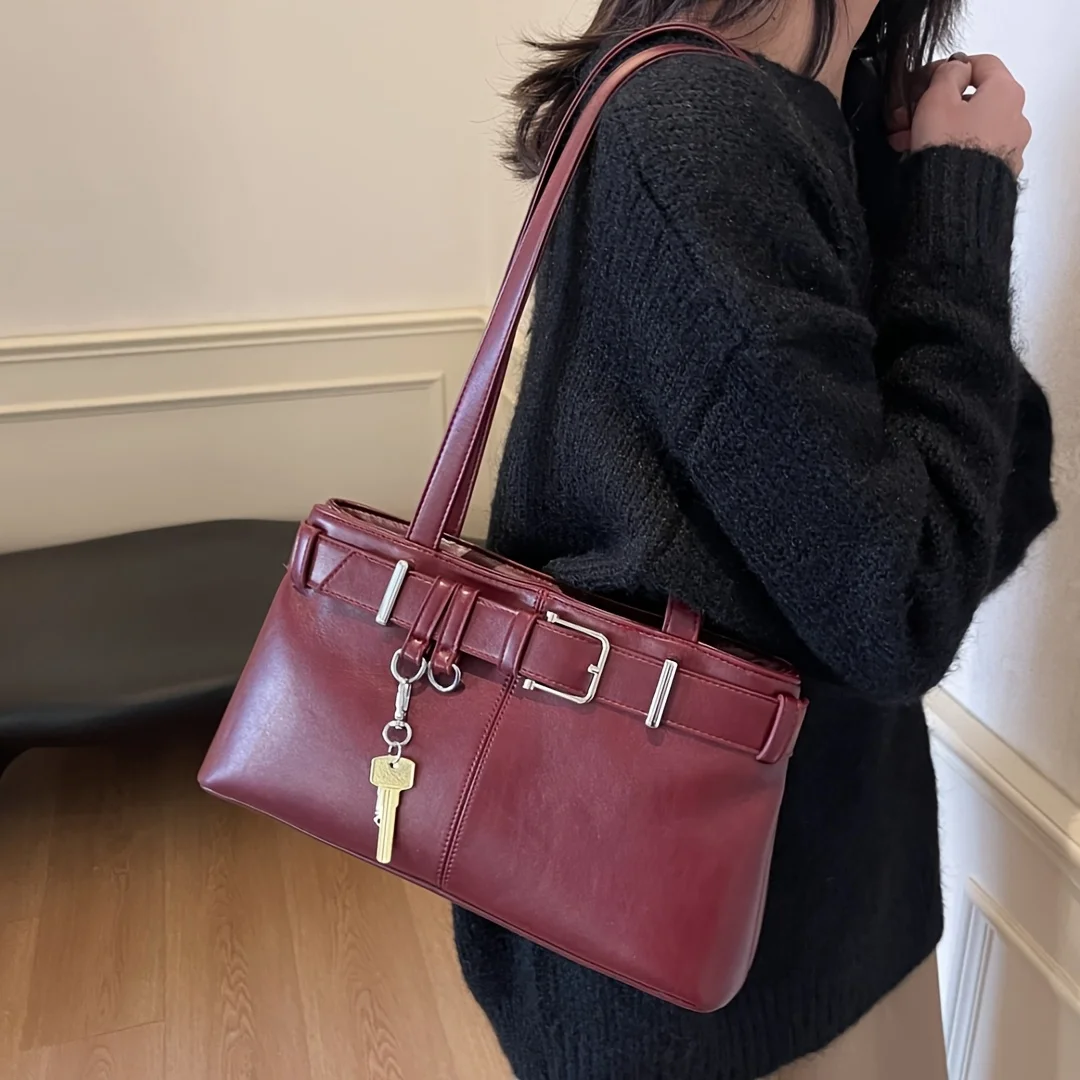 Borsa a tracolla solida, chiusura con cerniera, foderata e bordo verniciato. Borsa versatile con custodia per telefono. Per uso quotidiano e occasionale. Acquista ora!