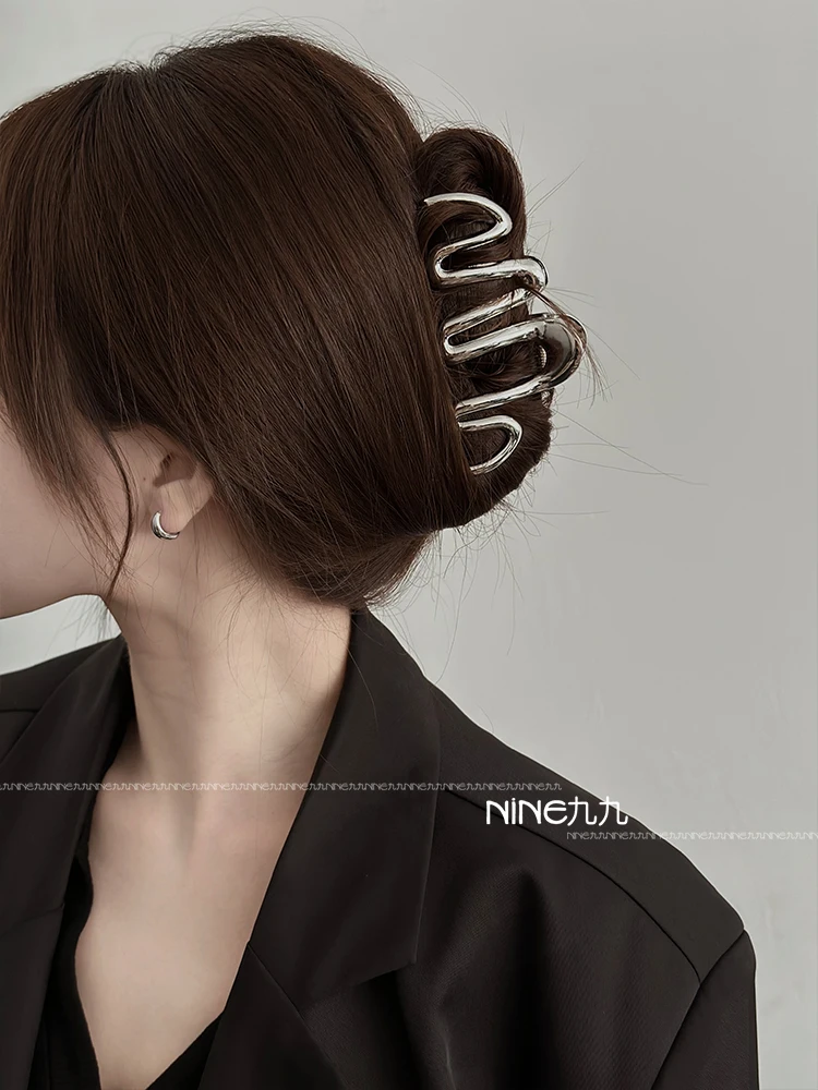 

Metal big grab clip female, high sense back head plate hairpin shark clip wavy hairpin