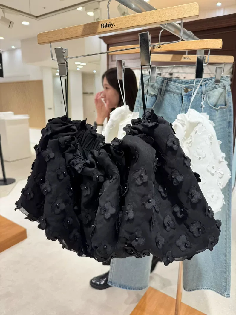Faldas de estilo japonés a la moda, faldas de brotes dulces, novedad de verano, minifalda tridimensional con cuentas de flores para niñas y mujeres, color blanco y negro 2025