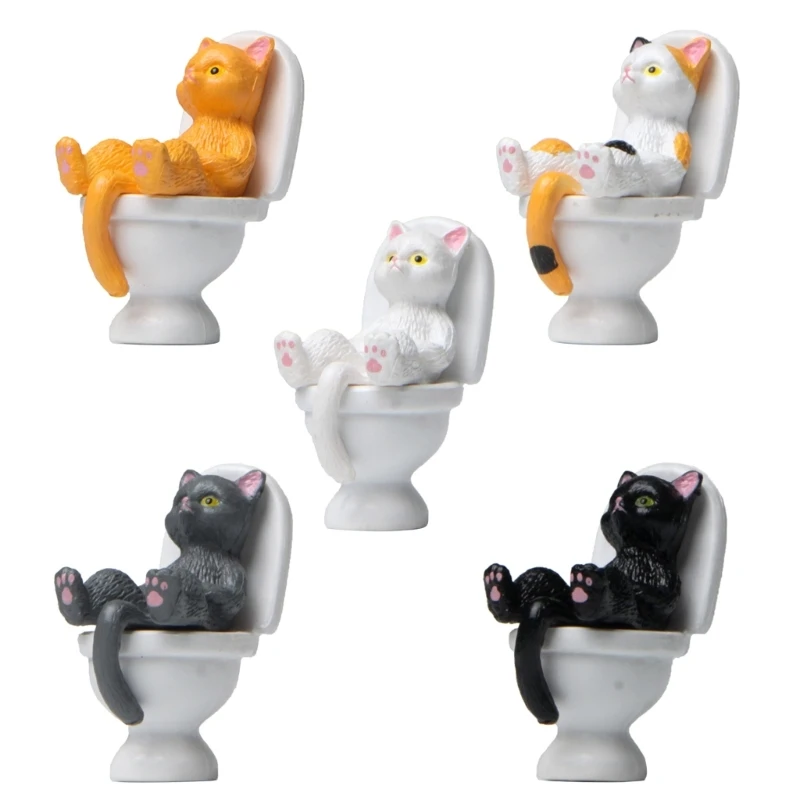 Gatto in resina sulla toilette ornamenti paesaggistici figurine di animali dei cartoni animati per decorazioni domestiche mini