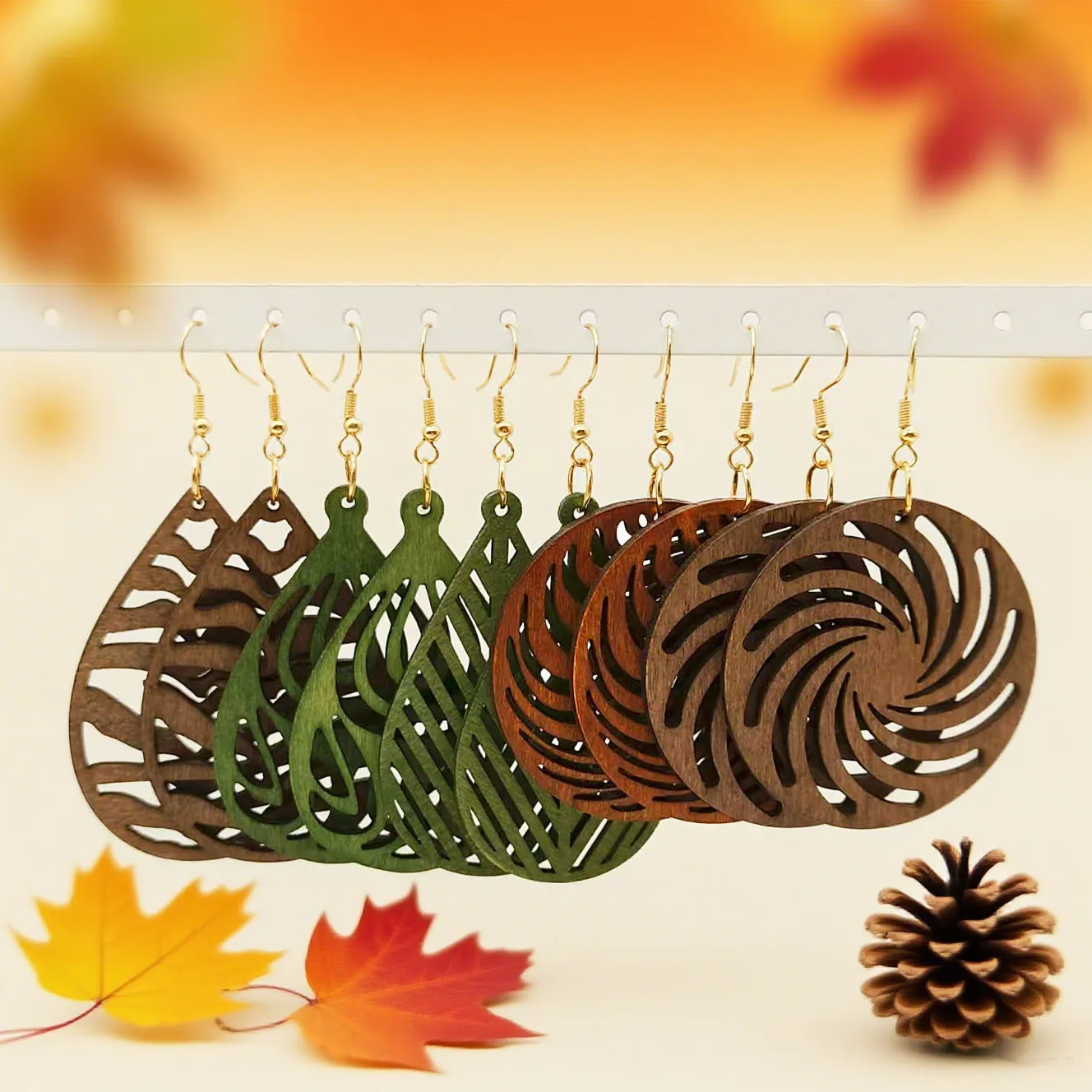 5 Pairs of Autumn Forest-Themed Hollowed-Out Wooden Earring Sets The Natural and Simple Design of the Teardrop-Shaped Round Gir [Likely a Typo and Should Be 
