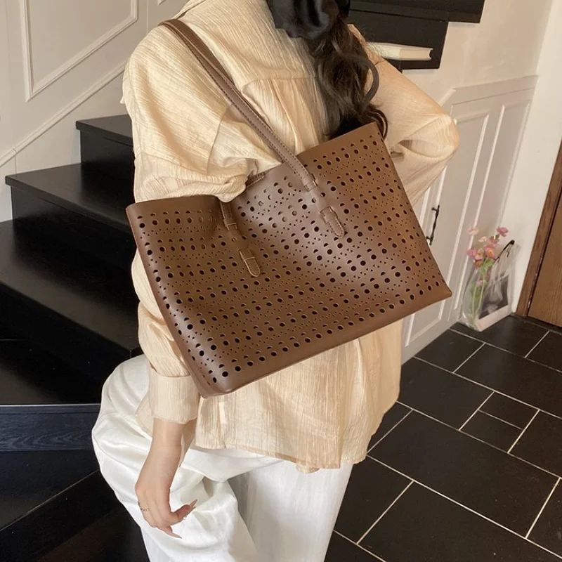 

Vintage Inspired Leather Messenger Bag For Women With Crossbody Strap For Practical Daily Use